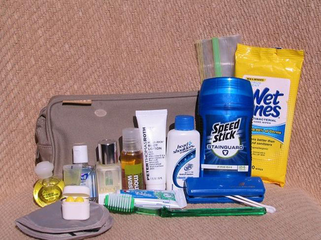chuẩn bị đồ vệ sinh cá nhân khi đi du lịch