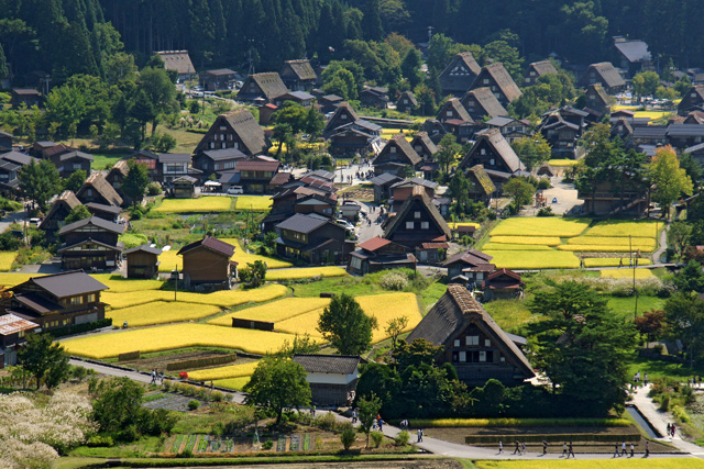 Hai ngôi làng lịch sử Shirakawa-go và Gokayama