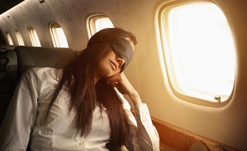 Làm thế nào để ngủ ngon trên máy bay?
